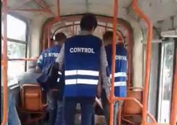 Bătaie între doi controlori RATB şi un bărbat fără adăpost, în Capitală. Un jandarm care a intervenit a fost zgâriat de bărbatul fără adăpost, care e infectat cu HIV