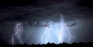 Alertă meteo ANM cu efect imediat. Furtuni puternice, grindină şi ploi torenţiale lovesc acum mai multe judeţe