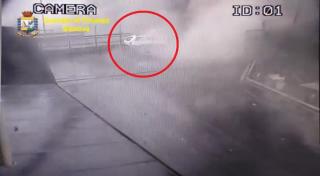 Captură video cu momentul prăbuşirii podului din Genova