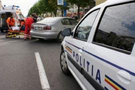 Accident cumplit în Piaţa Victoriei, lângă Guvern. Sunt trei victime, după ce o maşină s-a izbit violent de un autobuz
