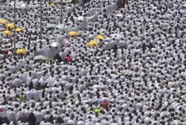 Două milioane de pelerini s-au rugat la Mecca, pe o temperatură ce a depășit 40 de grade Celsius