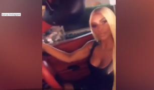 Apariție electrizantă. Kim Kardashian și-a asortat coafura cu mașina de lux