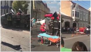 Accident grav la Cluj! O mașină s-a răsturnat după ce a acroșat un troleibuz. A fost activat planul roșu (Video)