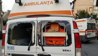 Ambulanţă în misiune, implicată într-un accident pe Valea Oltului