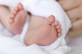 Dublă tragedie după naştere, la un spital privat din Constanţa. Mai întâi i-a murit bebeluşul, azi s-a stins şi mămica lui