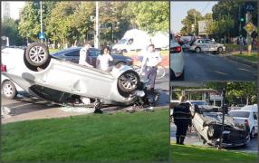 Accident grav pe Fizicienilor, în Capitală. Două maşini s-au izbit violent, una dintre ele s-a răsturnat