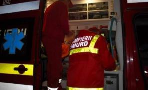 Salvatorii acordă primul ajutor dolescenţilor spulberaţi pe o trecere din Mamaia