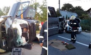 Una dintre mașinile implicate în accidentul din Răzvad s-a răsturnat