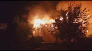 Incendiul de la Cernavodă, stins după aproape 6 ore. Peste 40 de pompieri au intervenit pentru lichidarea flăcărilor