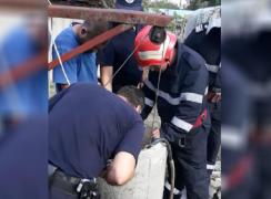 Copil căzut într-o fântână din Dolj. Unchiul micuţului a reuşit să-l aducă la suprafaţă