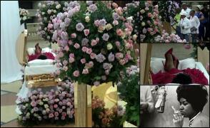 Aretha Franklin, omagiată de mii de oameni în prima zi a funeraliilor. Imaginea cu regina muzicii soul picior peste picior în sicriul aurit i-a șocat pe fani (Video)