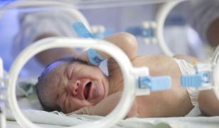 O femeie din Vaslui va fi sterilizată după ce a născut opt copii cu bărbaţi diferiţi