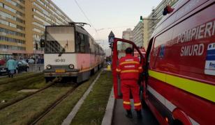 O tânără de 20 de ani din Bucureşti a rămas fără un picior după ce a fost lovită de tramvai