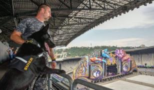 O nouă postare MAI a devenit virală pe Facebook la Untold 2018