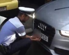 Poliţia Română a clasat dosarul în scandalul plăcuţelor anti-PSD! Numerele de înmatriculare ajung în Suedia, şoferul scapă de dosar penal