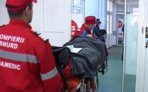 Accident pe autostrada Arad - Timişoara, soldat cu 3 victime, după ce un camion şi o maşină s-au izbit violent