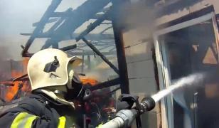 Imagini incredibile surprinse în timpul unei intervenţii a pompierilor din Suceava