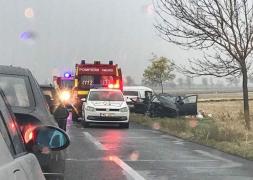Accident groaznic în Gorj. Sunt 10 victime, după ce un microbuz a spulberat o maşină la Ciuperceni. A fost activat planul roşu