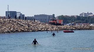 Un copil de 11 ani s-a înecat între stabilopozii de pe plaja Modern din Constanţa