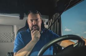 Campanie unică a şoferilor de TIR: "Iau piciorul de pe acceleraţie atunci când cineva încearcă să mă depăşească"