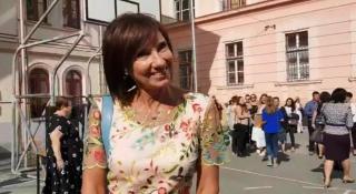 Carmen Iohannis, în prima zi de școală. Prima doamnă a României e dirigintă la o clasă de a IX-a (Video)