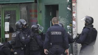 Încă un atac sângeros pe străzile Paris. Un individ a înjunghiat cu foarfeca un poştaş. Agresorul a fost neutralizat de poliţişti