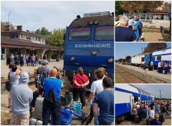 Zeci de oameni s-au asezat in fata trenului, in gara Eforie