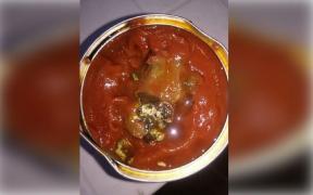 Surpriză uriașă pentru o tânără din Botoşani când a desfăcut o cutie de bulion abia cumpărată. "Mi-au spus că ei nu au nici o vină"