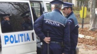 Tânăr cu bebeluş în braţe, beat mort pe scuter, fără permis, a fugit de poliţişti