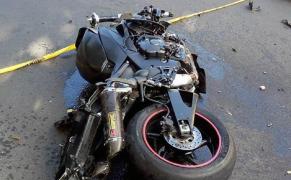 Tragedie pe Transalpina. O motociclistă din Germania a murit pe loc, după ce s-a ciocnit cu o maşină pe DN 67C