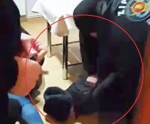 Un hoţ cu bune maniere: S-a descălţat la uşa unei pizzerii din Constanţa, apoi s-a dus glonț la casa de marcat