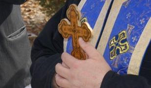 Un preot din Vaslui a cerut test de paternitate după ce a aflat că preoteasa l-ar fi înşelat