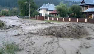 Cod galben de inundaţii pe râuri din 6 judeţe, în următoarele ore