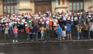 Protest al magistraţilor, în faţa Curţii de Apel Bucureşti, faţă de modificările aduse legilor Justiţiei (Video)