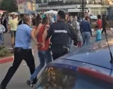 Scandal cu topoare la un festival, în Vrancea. Doi fraţi au sărit să taie poliţiştii, sub privirile îngrozite ale trecătorilor