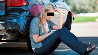 Gest incredibil făcut de o şoferiţă beată. Nu o văzuse nimeni când a lovit maşina, dar i-a venit o idee