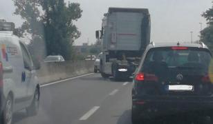 ;ofer de TIR curajos, în Italia