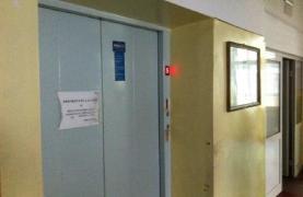 Femeie probuşită cu liftul, la Maternitatea Ploiești! A căzut în gol de la etajul 5 al spitalului