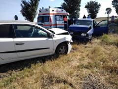 Accident rutier la Constanţa, soldat cu 5 victime. Un şofer a pătruns pe contrasens şi a spulberat o maşină condusă de un tânăr