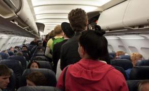 Alarma de febră tifoidă a fost dată în avion de soţia bărbatului, care a observat că soţul se simte rău. Aeronava, în carantină pe Otopeni