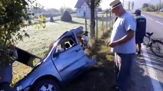 Accident şocant la Dofteana, în Bacău. Un Opel s-a rupt în două, după ce s-a izbit violent cu o autoutilitară