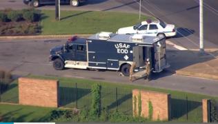 O femeie a amenințat că a lăsat o mașină cu explozibil în apropierea avionului Air Force One. Au intervenit geniștii (Video)