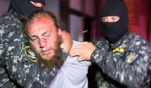 Mama criminalului care a hăcuit un polițist în gara din Suceava, acuzații șocante