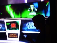 Un băiat de 14 ani din Australia şi-a bătut mama până la comoţie, când femeia i-a confiscat un joc de care era dependent (Video)