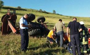 Bărbat strivit de un tractor răsturnat în Harghita