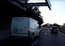 Imagini şocante la Deva. Un şofer circulă cu viteză pe contrasens pe una dintre cele mai aglomerate şosele din ţară