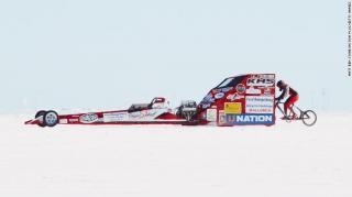 O sportivă a atins pe bicicletă viteza de 294 de kilometri pe oră