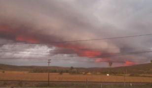 Fenomen meteo neobişnuit, filmat la Zalău: 'Norii parcă erau în flăcări'