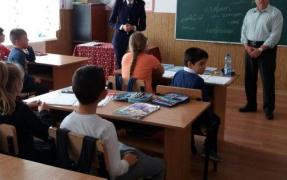 Mama unui băiat de 13 ani din Filiaşi riscă să ajungă la închisoare, pentru că nu şi-a lăsat fiul să meargă la şcoală