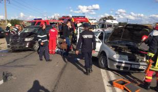 Impact devastator la ieşire din Constanţa. Un bărbat se zbate între viaţă şi moarte